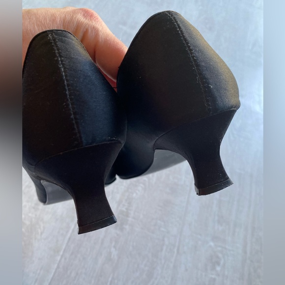 Tradition black satin kitten heels - Picture 3 of 4